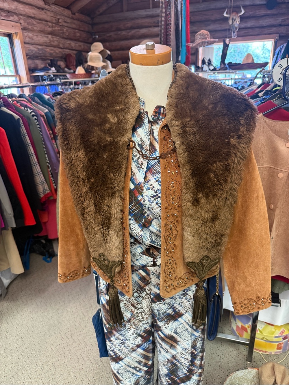 🤎Very cool 1920’s/30’s Gorgeous Women's Brown(Muskrat?) Fur Collar Shawl